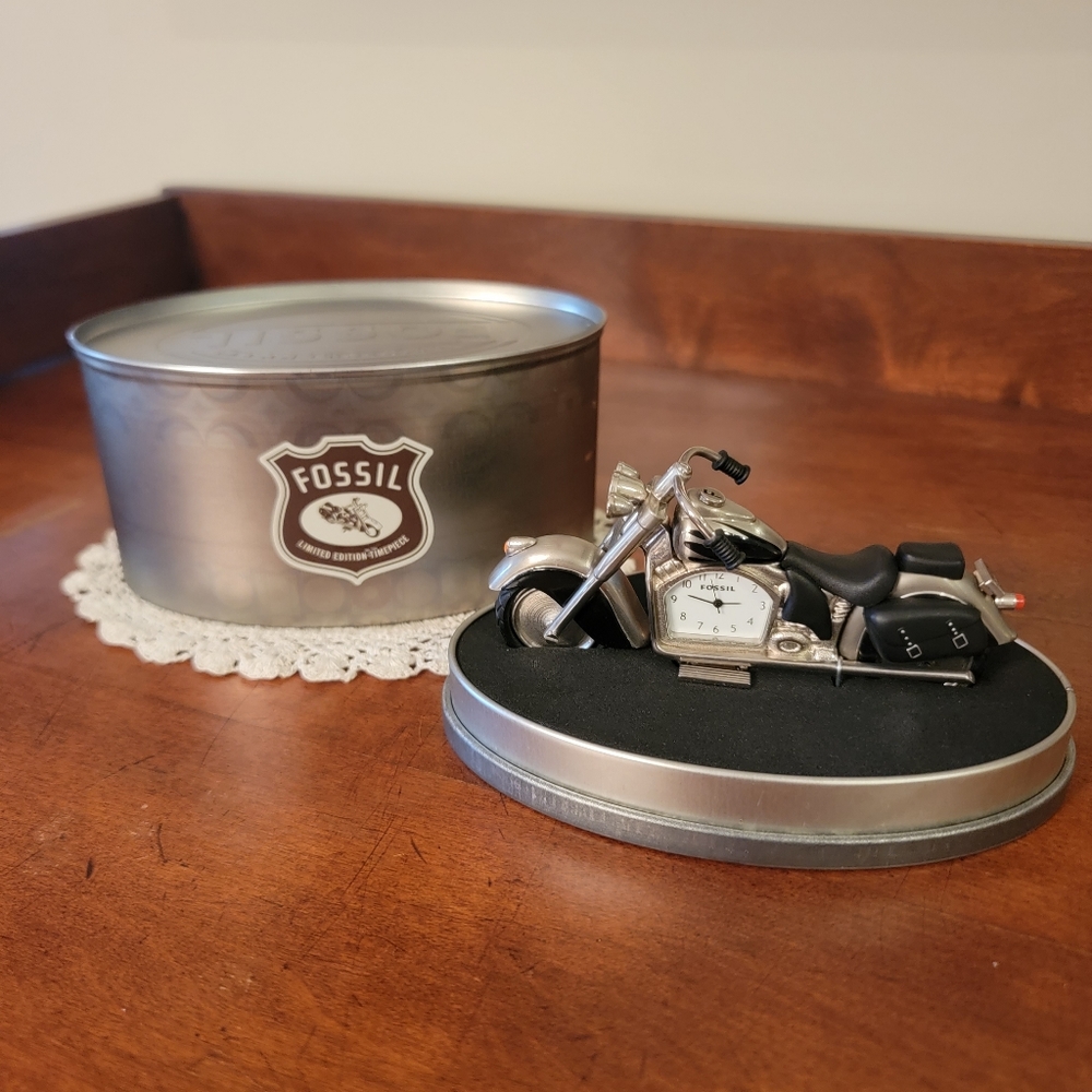 FOSSIL ♡ Like NEW Vintage Limited Edition-Timepiece Motorcycle Desk Clock w/Tin